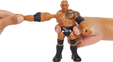 Mattel, WWE figurka The Rock 14 cm, seria Naciągnij i Uderz, dla fanów wrestlingu, wiek 4+