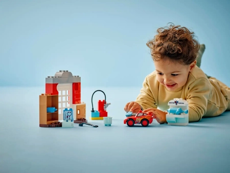 Klocki Lego Duplo 10456 Cars Wizyta McQueena w warsztacie Wójta, 35 el., dla dzieci w wieku 2+