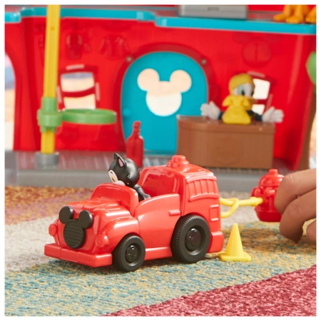 Disney Junior, Myszka Miki, Remiza strażacka z dźwiękami, 4 figurki: Miki, Kaczor Donald, Pluto i kotek, duża zestaw, oryginalna licencyjna zabawka, wiek dziecka 3+