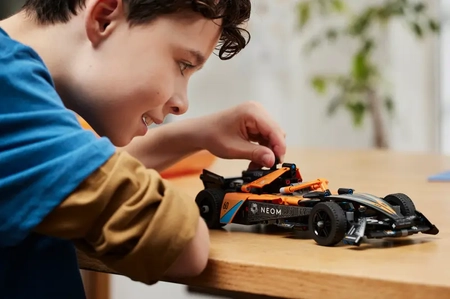 Klocki Lego Technic 42169 NEOM McLaren Formula E Race Car, 452 elementy, oryginalna klocki, idealne dla dzieci 9+