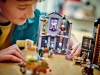 Klocki Lego Harry Potter 76439 Sklepy Ollivandera i Madame Malkin, 744 elementy, super prezent dla fana serii, dla dzieci 8+