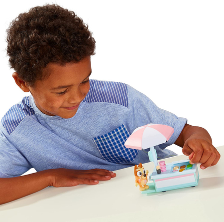 Bluey, Stoisko z lodami i 2 figurka Bingo - z akcesoriami, zabawka z bajki dla dzieci w wieku 3+ 