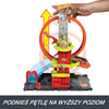 Hot Wheels, Remiza strażacka - superpętla z 1 samochodem zabawkowym, ręcznie sterowaną windą, rampą przypominającą wodę, elementami toru, samochody zabawkowe dla dzieci od 4 lat 