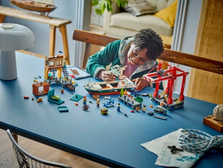 Klocki Lego City 60422 Nadmorski port ze statkiem towarowym, 1226 elementów, oryginalne klocki Lego, idealne jako prezent