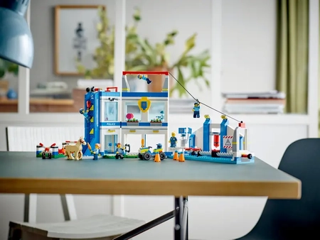 Klocki Lego City 60372 Akademia policyjna, 823 elementy, dla dzieci 6+, oryginalne, idealne jako prezent dla chłopca