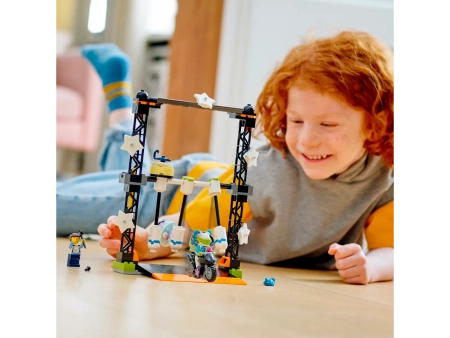 Klocki Lego City Stuntz 60341, Wyzwania kaskaderskie: przewracania; Motocykl i 2 mini figurki motocykl posiada koło zamachowe do rozpędzenia, 117 elementów, wysoka jakość, oryginalne klocki, wiek dziecka 5+, dostępne od ręki, szybka wysyłka