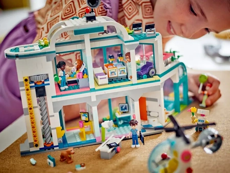 Klocki Lego Friends 42621 Szpital w mieście Heartlake, 1045 elementów, oryginalny zestaw, dla dzieci 7+