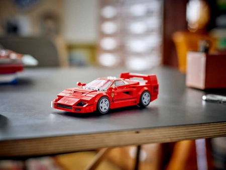 Klocki Lego Speed Champions 76934 Supersamochód Ferrari F40, 318 elementów, figurka kierowcy, legendarny samochód, wiek dziecka 9+