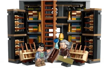 Klocki Lego Harry Potter 76439 Sklepy Ollivandera i Madame Malkin, 744 elementy, super prezent dla fana serii, dla dzieci 8+