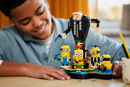 Klocki Lego Minionki 75582 Despicable Me 4 Gru i minionki z klocków, 839 el., duża figurka Gru i 5 figurek mjinionków, wiek dziecka 9+