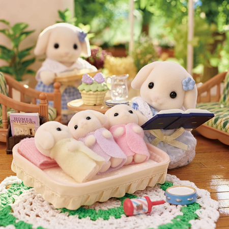 Sylvanian Families, Rodzina Królików Flora, rodzice z trojaczkami, 5 figurek i akcesoria