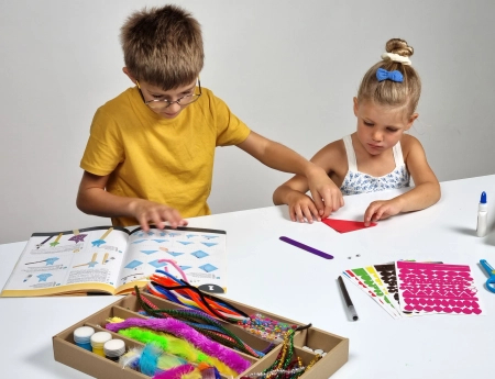 Buki France, Duży zestaw kreatywny i plastyczny Pudełko Aktywności, 20 wzorów, 800 el., dla dzieci w wieku 4+