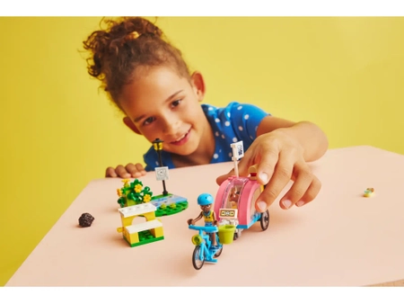 Klocki Lego Friends 41738 Rower do ratowania psów, 125 elementów w tym 2 figurki Victoria i Aliya, fajny zestaw startowy, zabawka dla dziewczynek w wieku 6 lat+