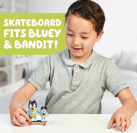 Bluey, figurki bajkowe: Blue i tata Bandit - Skateboarding, dla dzieci w wieku 3+, zabawka oryginalna, na licencji
