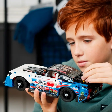 Klocki Lego Technic 42153 Chevrolet Camaro ZL1 NASCAR, 672 elementy, oryginalne Lego, idealny prezent dla chłopca 9+
