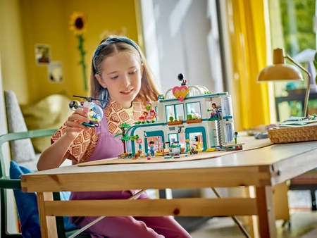 Klocki Lego Friends 42621 Szpital w mieście Heartlake, 1045 elementów, oryginalny zestaw, dla dzieci 7+