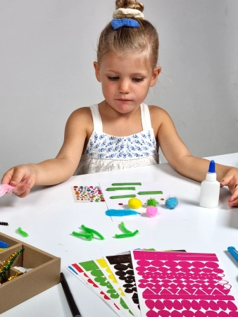 Buki France, Duży zestaw kreatywny i plastyczny Pudełko Aktywności, 20 wzorów, 800 el., dla dzieci w wieku 4+