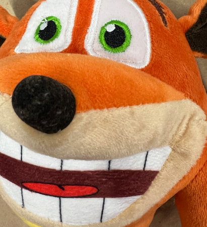 Crash Bandicoot, Maskotka pluszowa Bandicoot 30 cm, miły plusz, łapki w górze, dla fanów gry