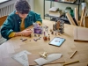 Klocki Lego Harry Potter 76439 Sklepy Ollivandera i Madame Malkin, 744 elementy, super prezent dla fana serii, dla dzieci 8+