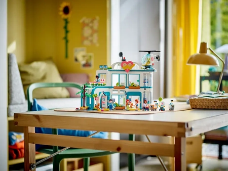 Klocki Lego Friends 42621 Szpital w mieście Heartlake, 1045 elementów, oryginalny zestaw, dla dzieci 7+