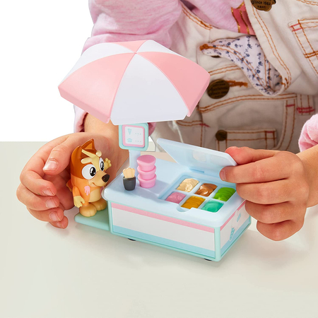 Bluey, Stoisko z lodami i 2 figurka Bingo - z akcesoriami, zabawka z bajki dla dzieci w wieku 3+ 