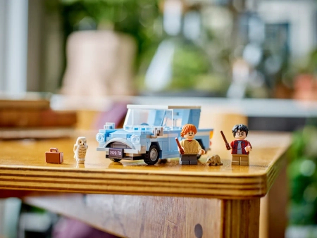 Klocki Lego Harry Potter 76424 Latający Ford Anglia, 165 elementów, znany samochód z filmów o Harym, figurki Harry i Ron Weasley, oryginalne klocki, pomysł na prezent, wiek dziecka 7+