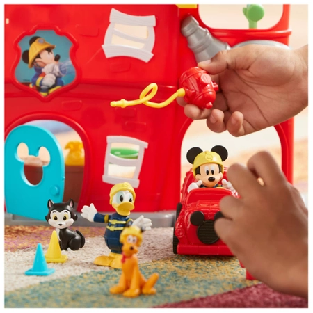 Disney Junior, Myszka Miki, Remiza strażacka z dźwiękami, 4 figurki: Miki, Kaczor Donald, Pluto i kotek, duża zestaw, oryginalna licencyjna zabawka, wiek dziecka 3+