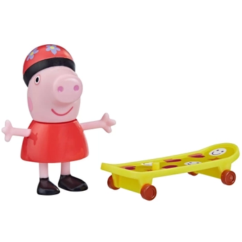 Świnka Peppa, Figurka Pepa z deskorolką, zabawka z bajki, renomowany producent Hasbro, wykonana z plastiku, wiek dziecka 3+