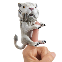 Fingerlings Interaktywna figurka Tygrys Szablozębny Silvertooth